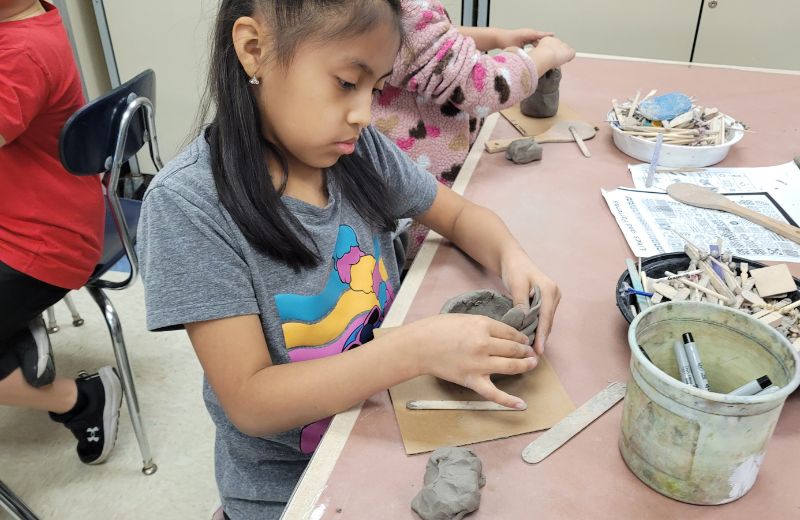 Elementary students explore Native American pottery and design